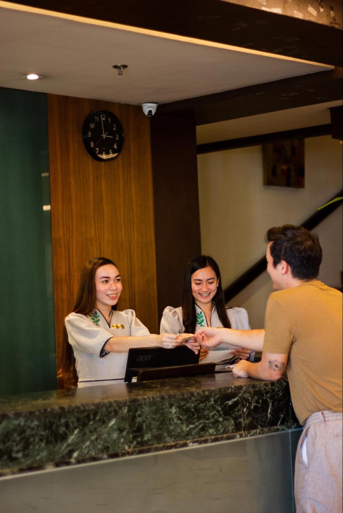 Sugarland Hotel Баколод Екстериор снимка