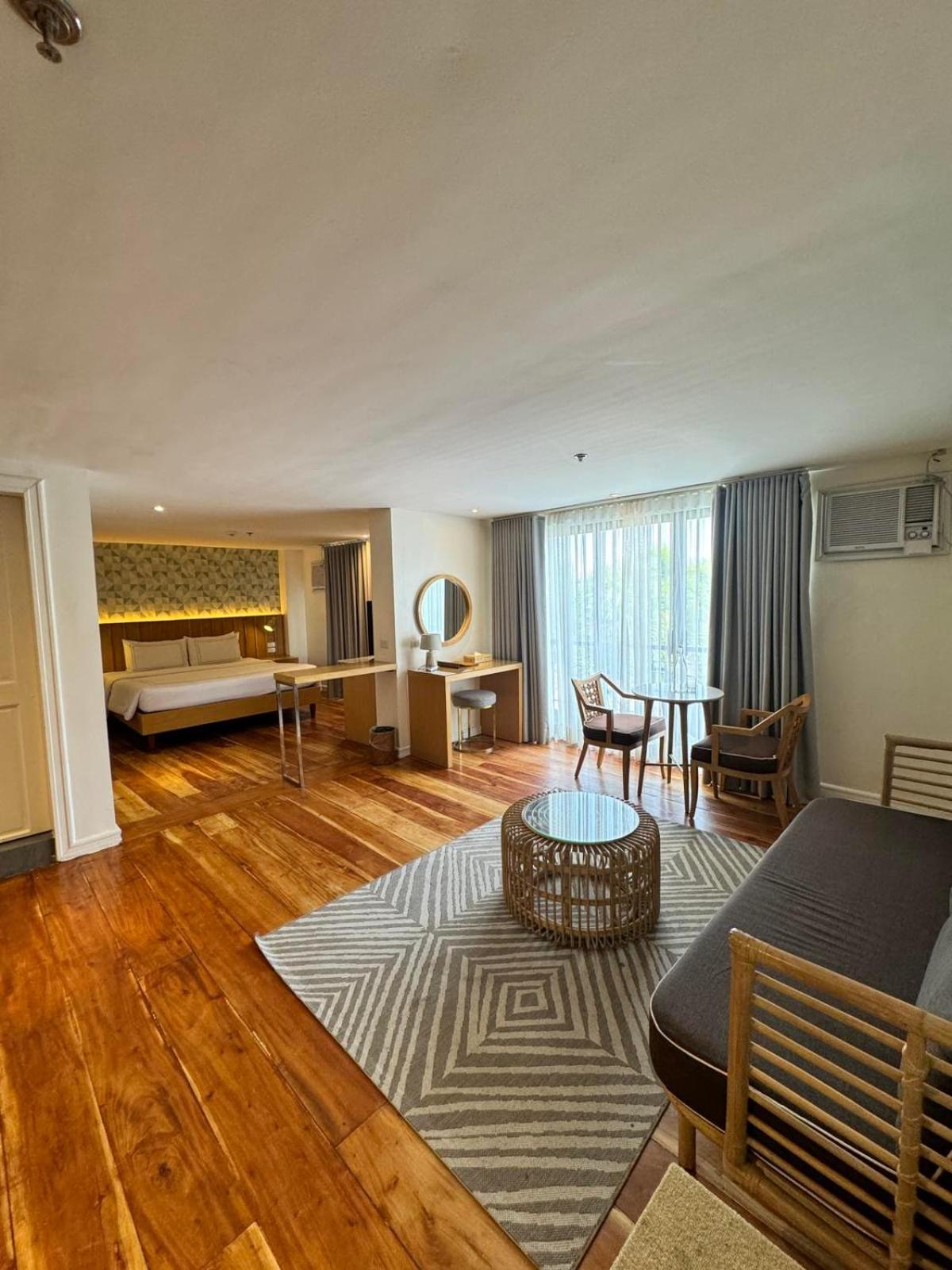 Sugarland Hotel Баколод Екстериор снимка