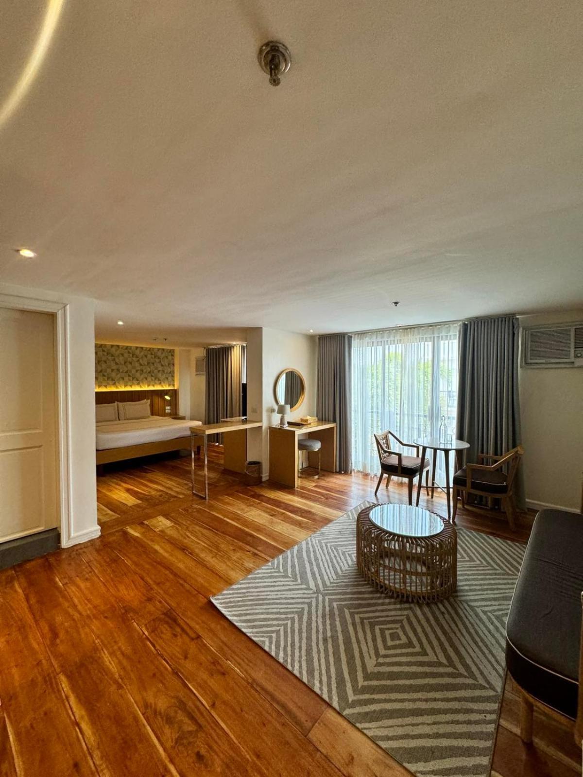 Sugarland Hotel Баколод Екстериор снимка
